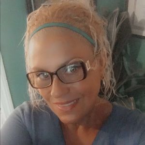 Meet your Posher, Yolanda